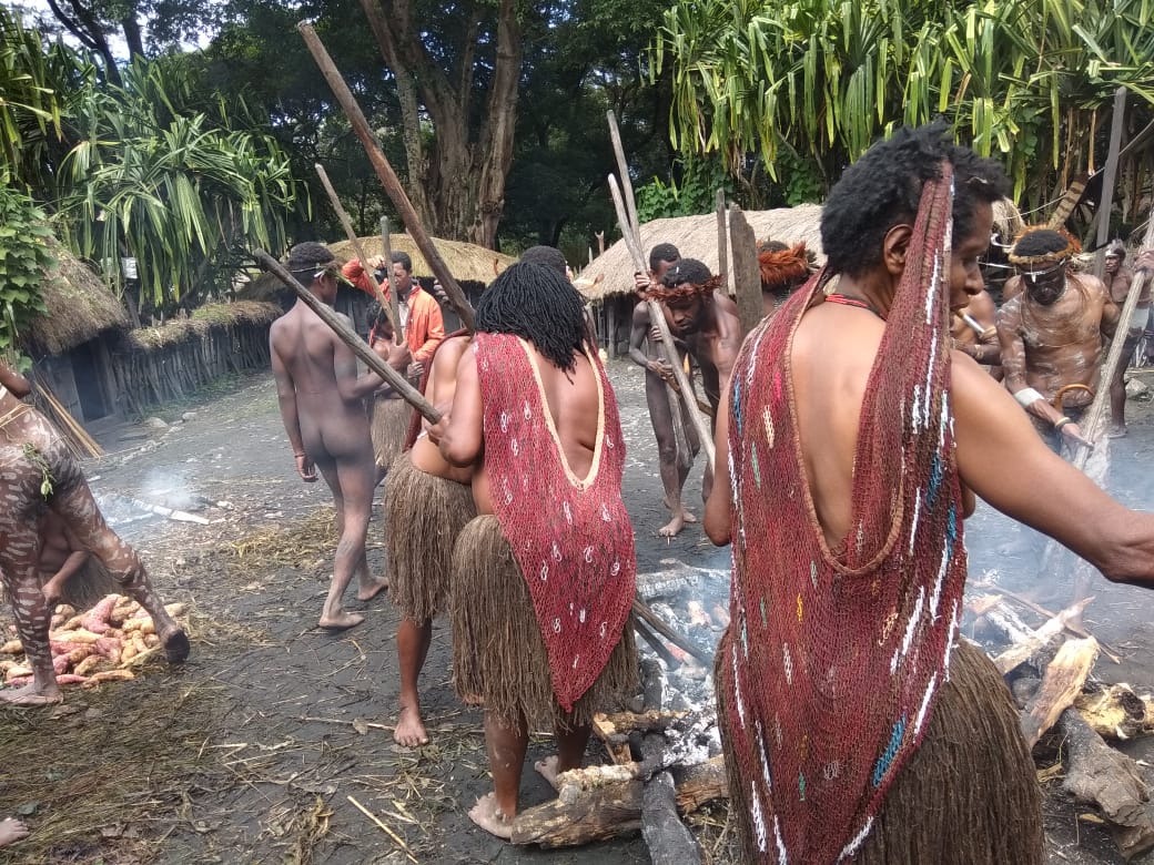Acara Adat Bakar Batu 3